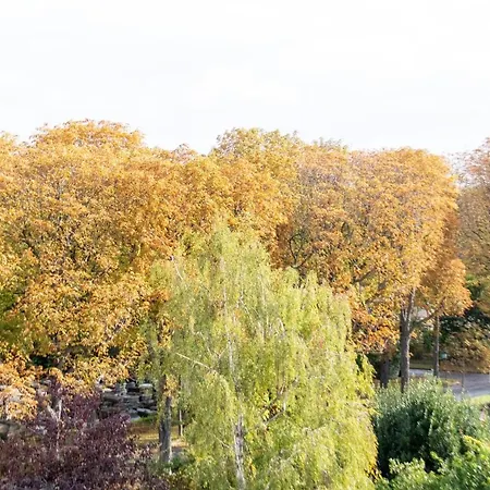 Bright Near Paris * Saint-Ouen (Seine-Saint-Denis)